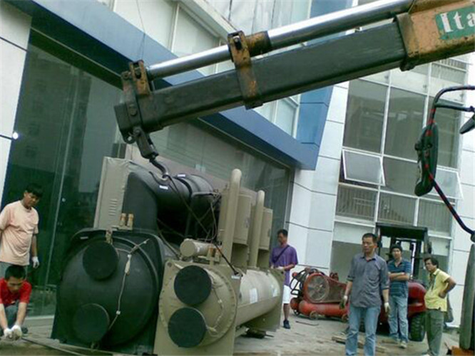 复兴区随车吊和汽车吊的核心区别是什么？哪种更省钱？