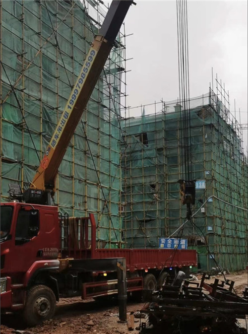 复兴区“慢工细活”—— 吊车的 “微动控制” 技术